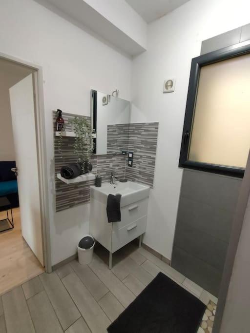 شقة Patio Cosy Thizy-les-Bourgs المظهر الخارجي الصورة